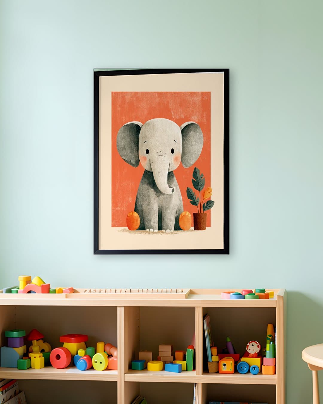 Kiremit Fonda Yavru Fil tablosu sınıf duvarında: 50 × 70 cm, siyah ahşap çerçeve