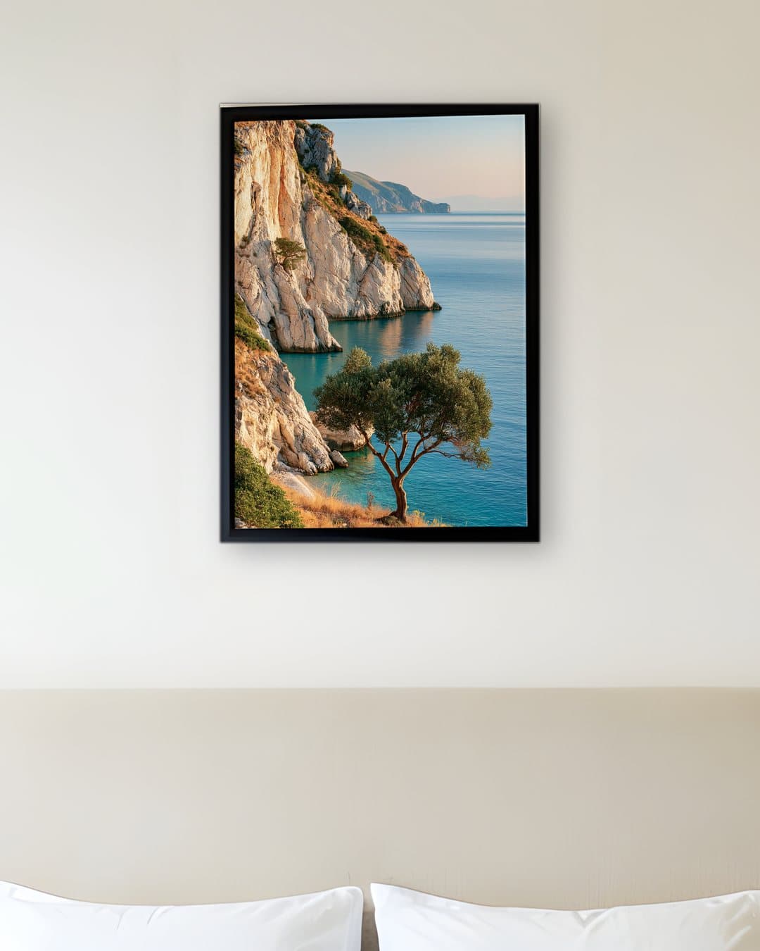 Zeytin Ağacı ve Akdeniz tablosu otel odası duvarında: 50 × 70 cm, siyah ahşap çerçeve