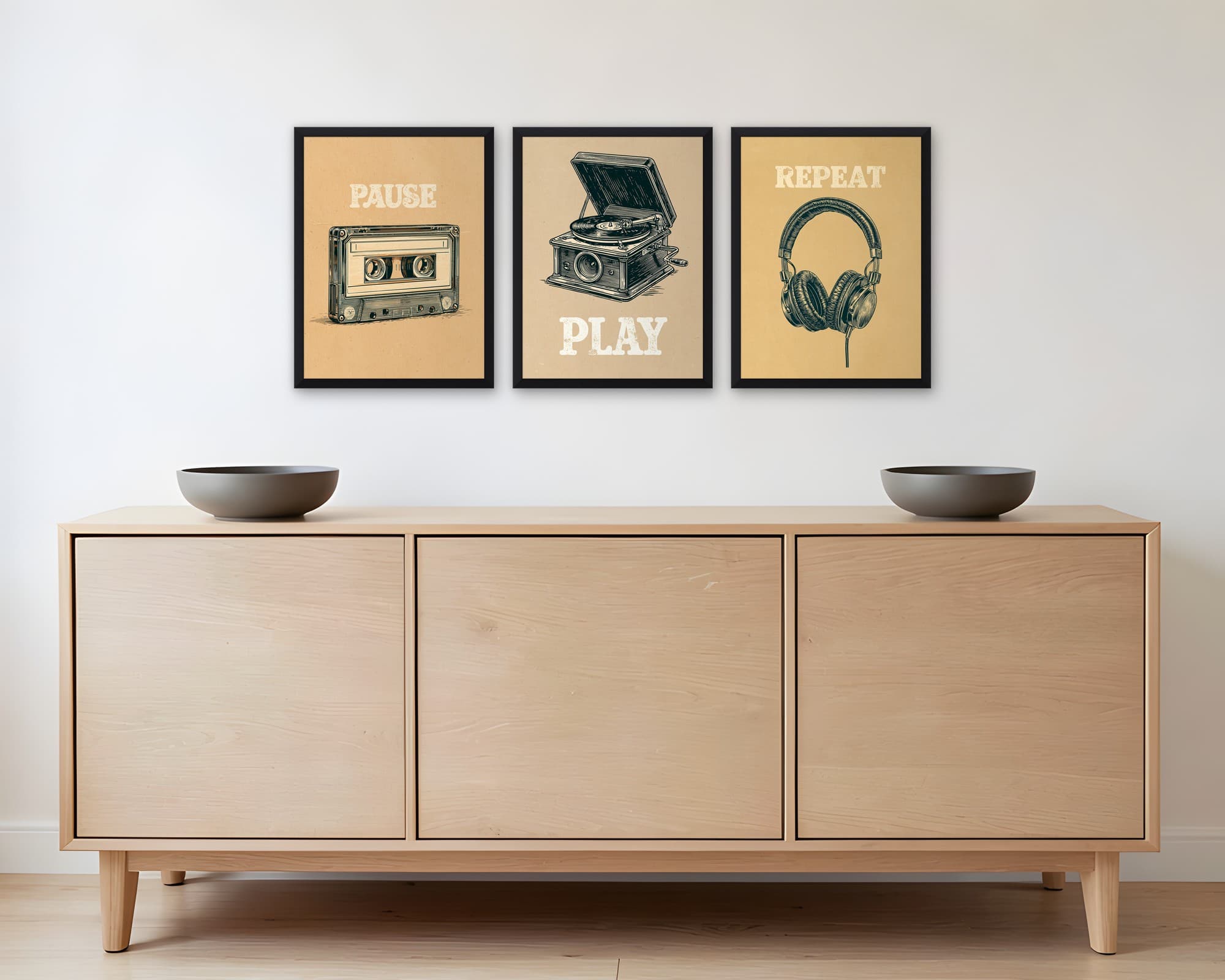 Retro Müzik 3'lü Set — Tablo Seti, duvarda oda görünümü
