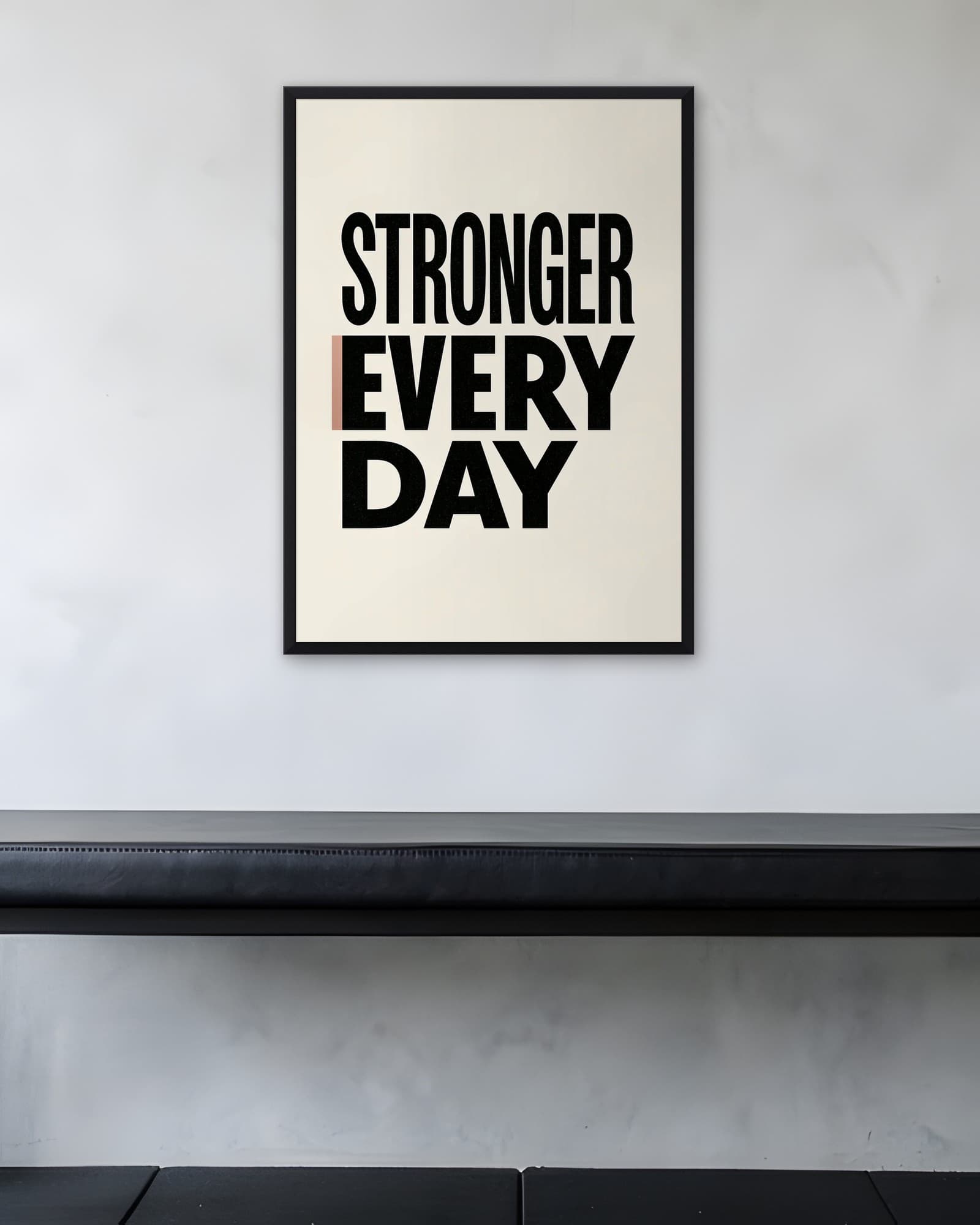 Stronger Every Day Yazılı Tablo — Spor Salonu Tablosu, duvarda oda görünümü