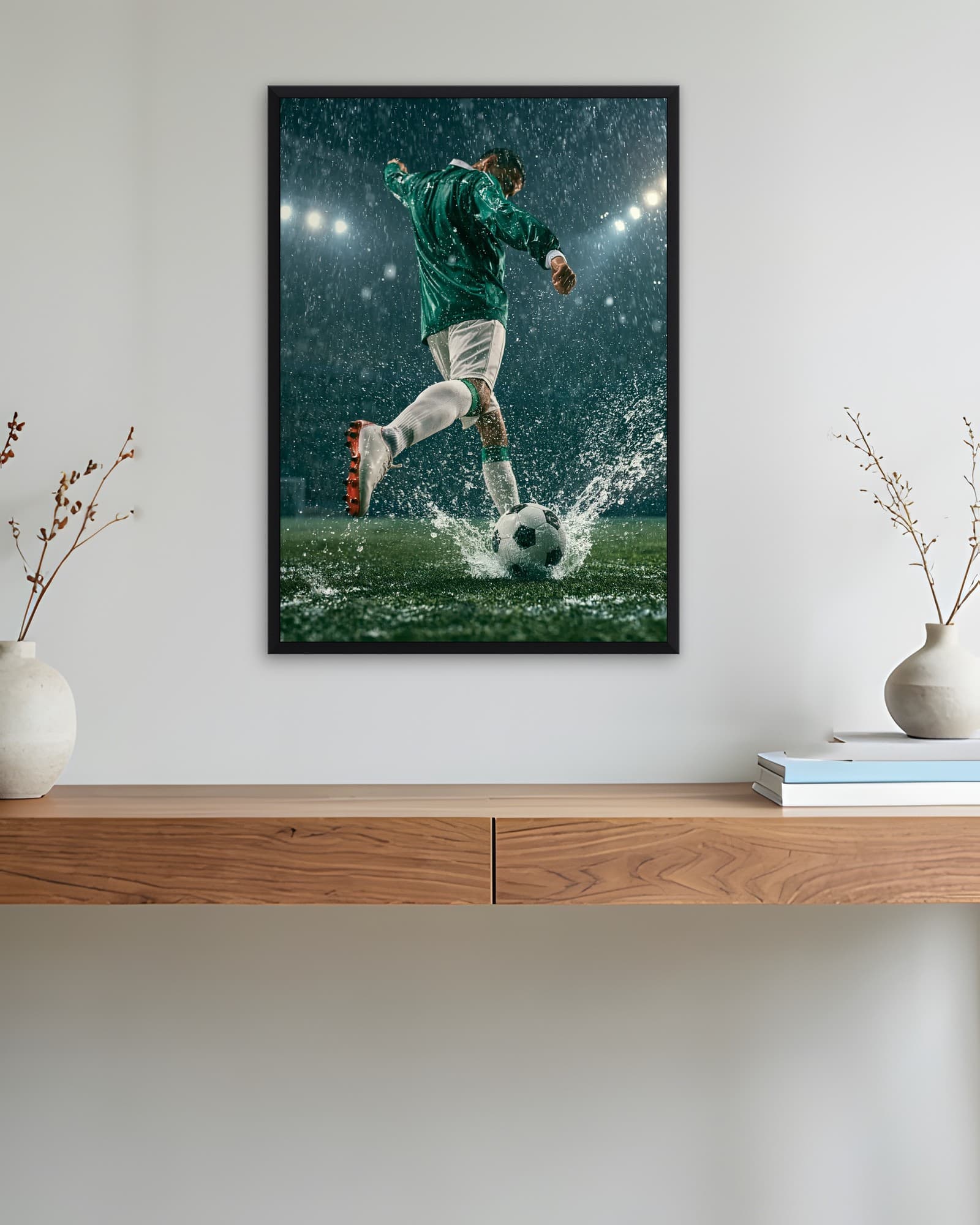 Yağmurda Şut — Futbol Tablosu, duvarda oda görünümü