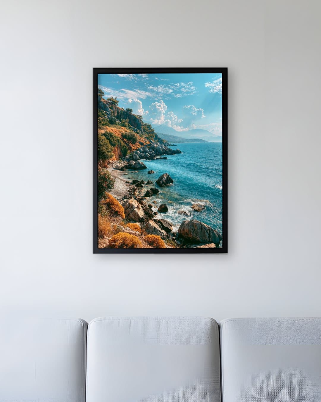 Akdeniz Kıyısında Kayalıklar tablosu bekleme salonu duvarında: 50 × 70 cm, siyah ahşap çerçeve